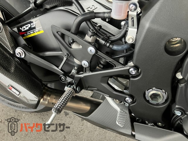 YZF-R1 アクラポビッチマフラー カーボンパーツ多数 フェンダーレス