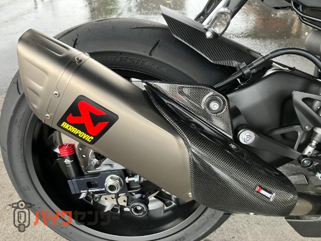 yzfr1 アクラポビッチ　カーボンパーツ YZF-R1 アクラポビッチマフラー カーボンパーツ多数 フェンダーレス