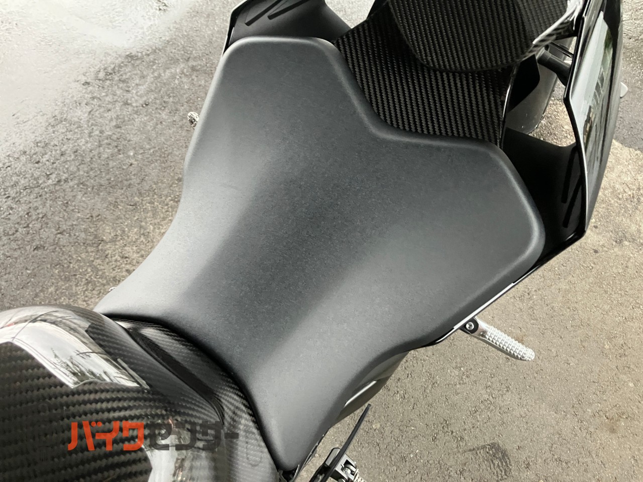 ヤマハ YZF-R1 アクラポビッチマフラー カーボンパーツ多数