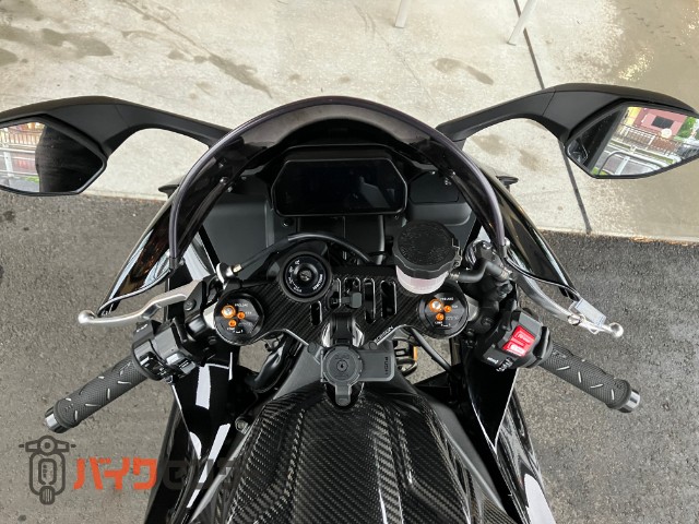 YZF-R1 アクラポビッチマフラー カーボンパーツ多数 フェンダーレス