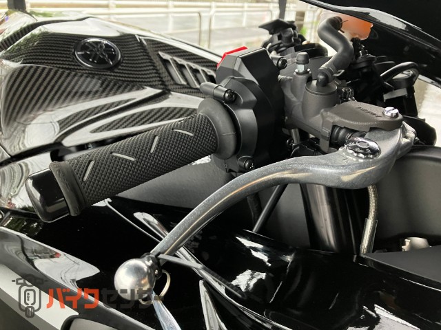 YZF-R1 アクラポビッチマフラー カーボンパーツ多数 フェンダーレス