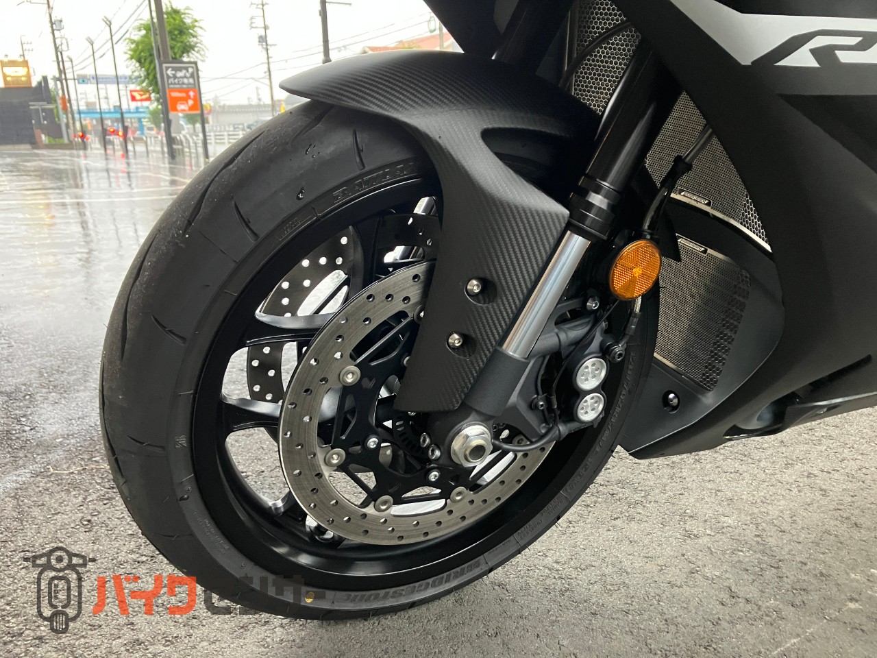 ヤマハ YZF-R1 アクラポビッチマフラー カーボンパーツ多数