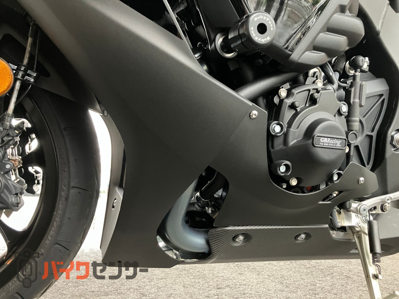 ヤマハ YZF-R1 アクラポビッチマフラー カーボンパーツ多数
