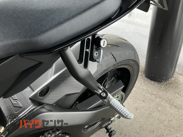 YZF-R1 アクラポビッチマフラー カーボンパーツ多数 フェンダーレス