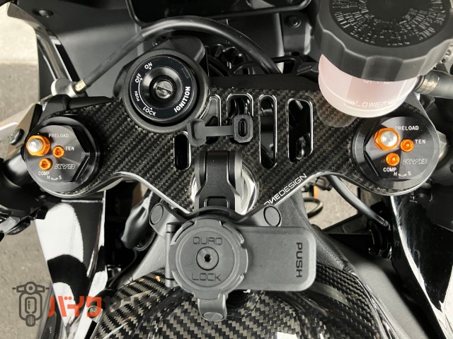 YZF-R1 アクラポビッチマフラー カーボンパーツ多数 フェンダーレス