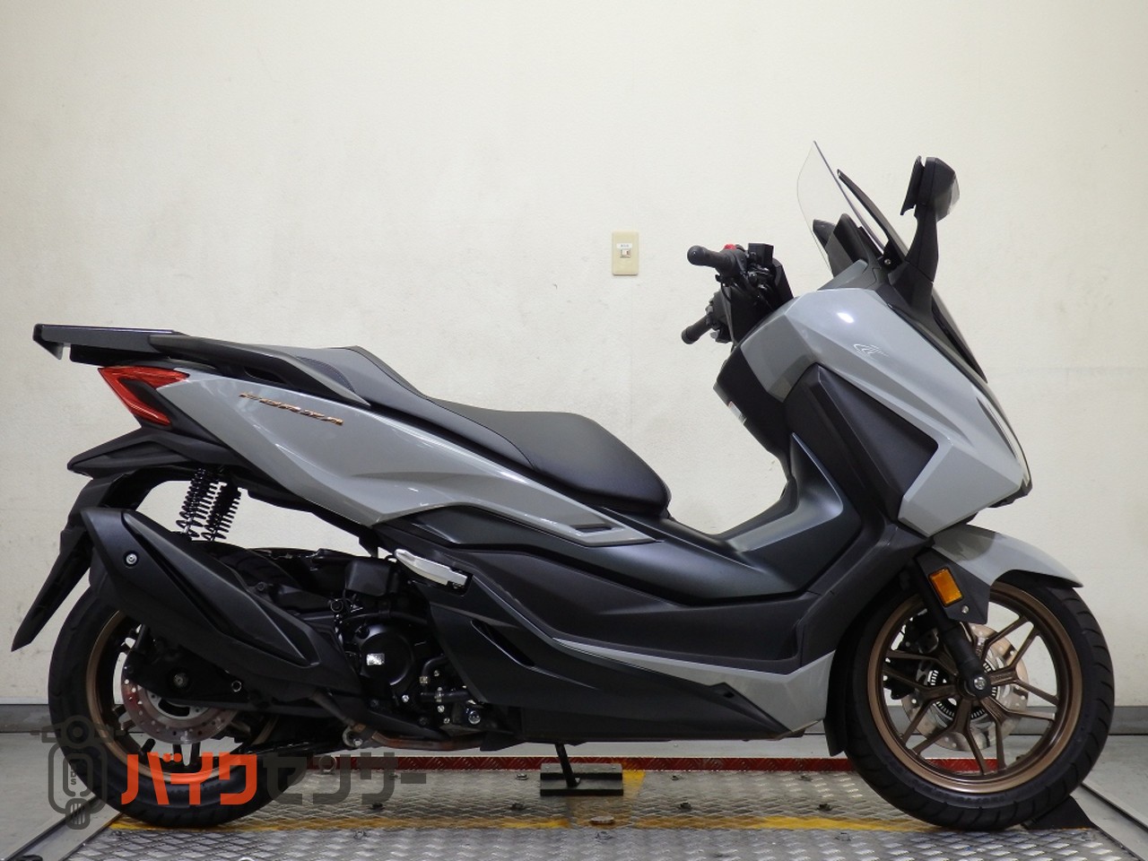 ホンダ フォルツァ 2023年MF17 グリップヒーター リアキャリア ホンダ フォルツァ 2023年MF17 グリップヒーター リアキャリア