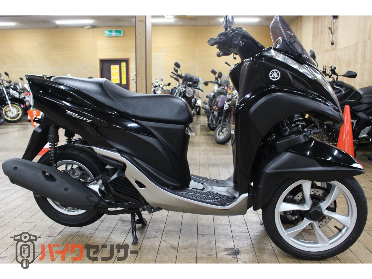 トリシティ125 15,000km SE82J 前後タイヤ新品！ ヤマハ 大阪～整備済み トリシティ125 普通免許仕様 前後タイヤ新品