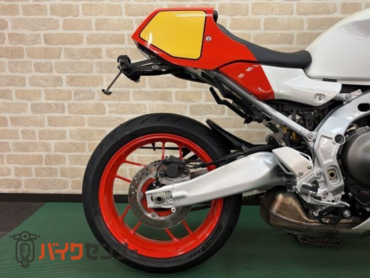 ヤマハ XSR900 GP 純正オプションアンダーカウル・シングルシート