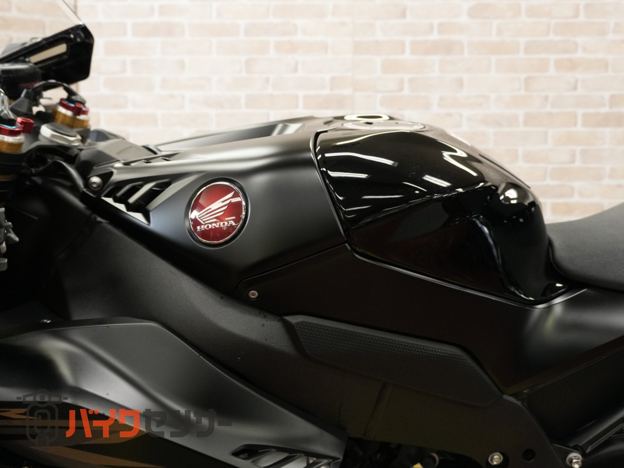 ホンダ CBR1000RR-R SP ETC ブレンボキャリパー オーリンズ電子制御