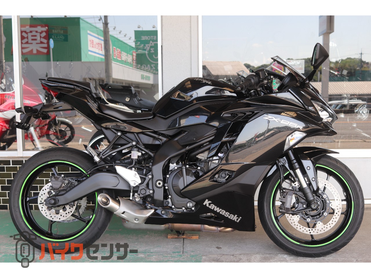 カワサキ Ninja ZX-25R ABS ノーマル ブラック フロントタイヤ新品