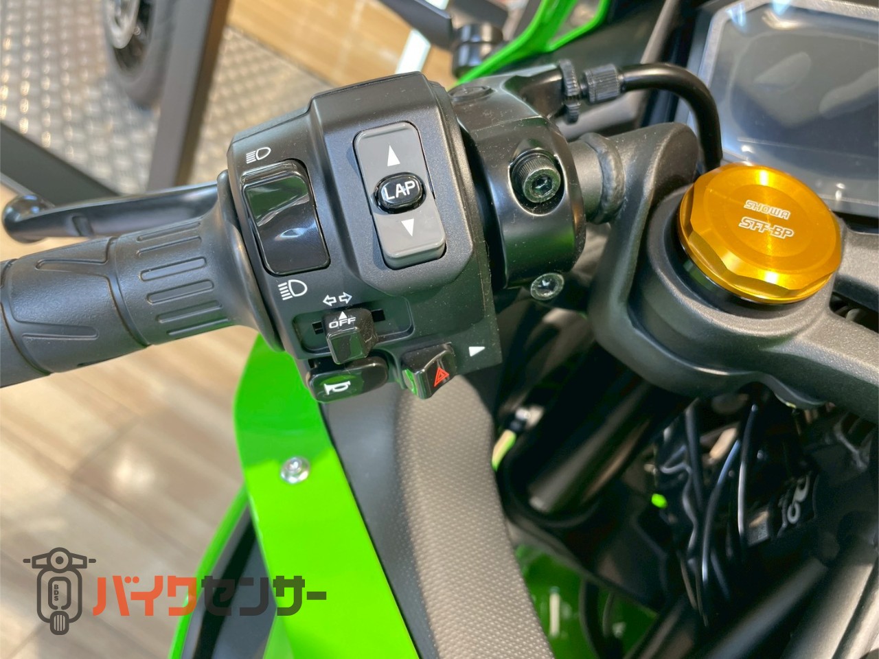 カワサキ NINJA ZX-4RR クイックシフター トラクションコントロール