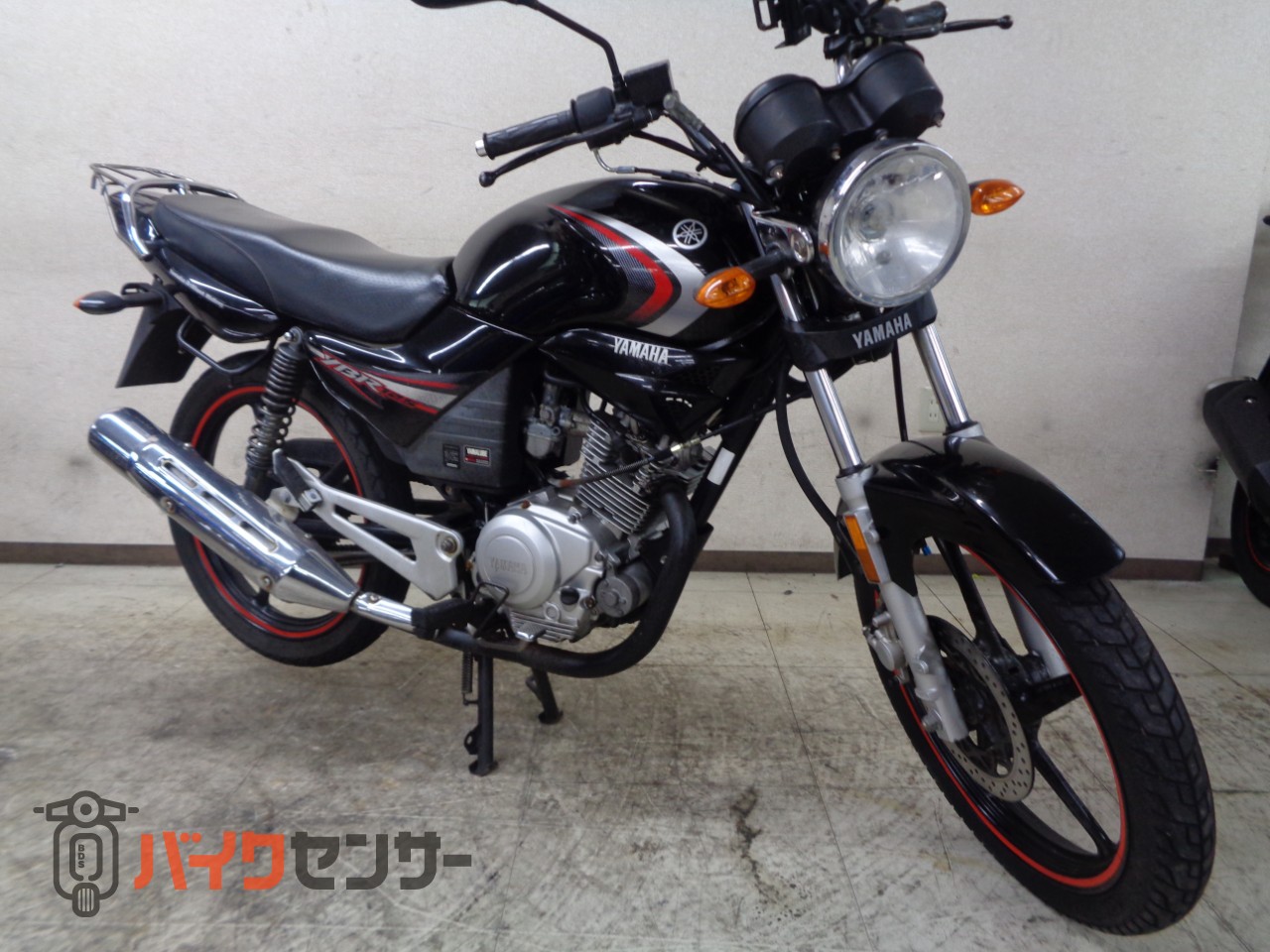 ヤマハ YBR125 キャブ車 ブラックカラー ディスクブレーキ 燃料計 丸目 