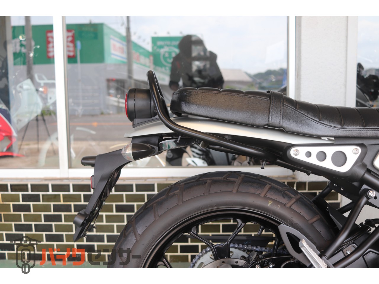 ヤマハ XSR125 2024年モデル シルバー マルチバー 社外ハンドル