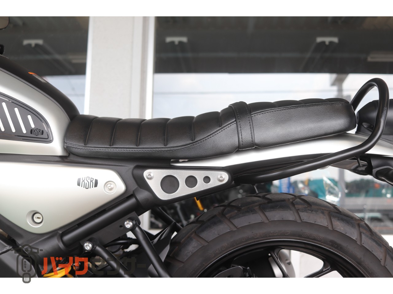 ヤマハ XSR125 2024年モデル シルバー マルチバー 社外ハンドル