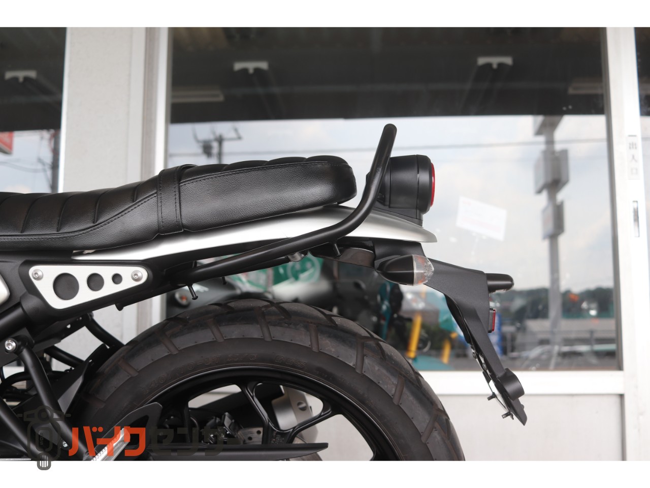 ヤマハ XSR125 2024年モデル シルバー マルチバー 社外ハンドル