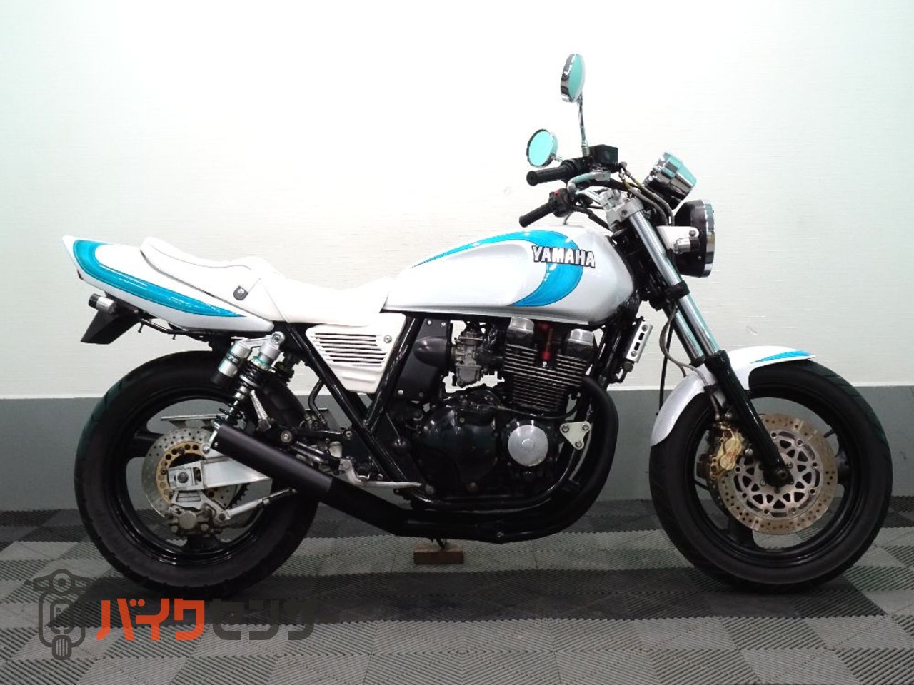 ヤマハ バイクセンサーご成約特典あり♪ XJR400 眩いほどのパール