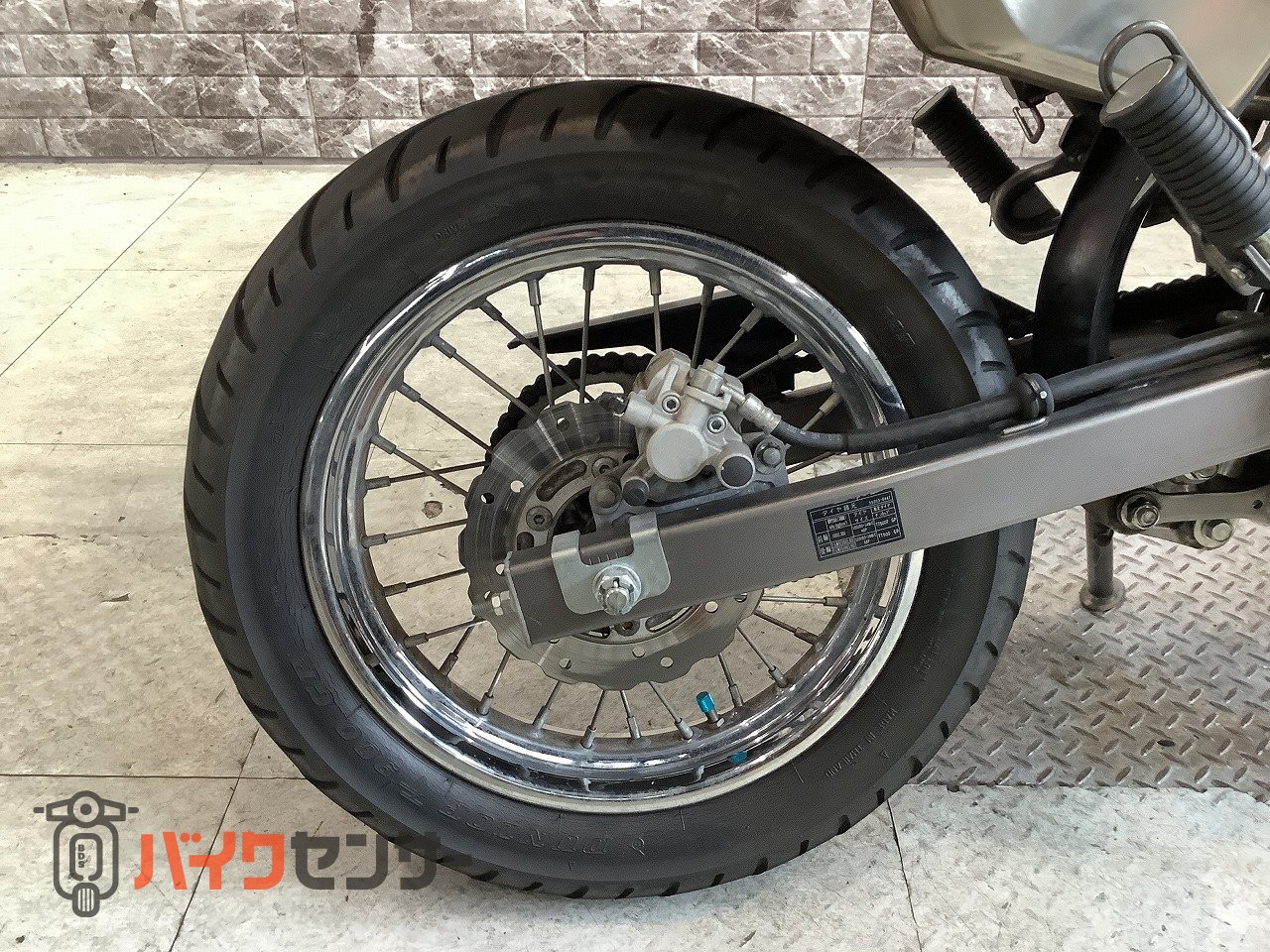 カワサキ D-トラッカー125 前後タイヤ新品 インジェクション USB電源