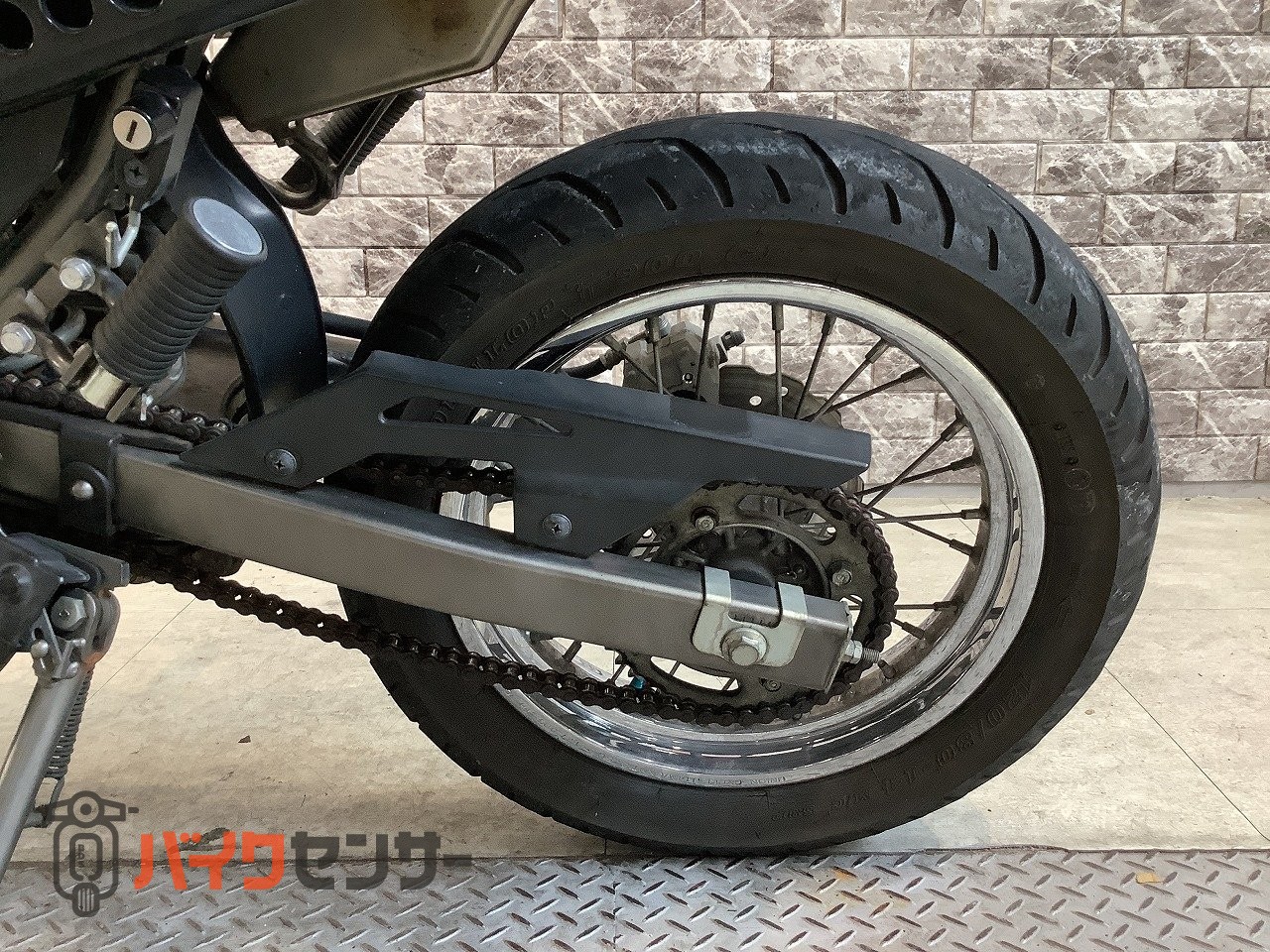 カワサキ D-トラッカー125 前後タイヤ新品 インジェクション USB電源