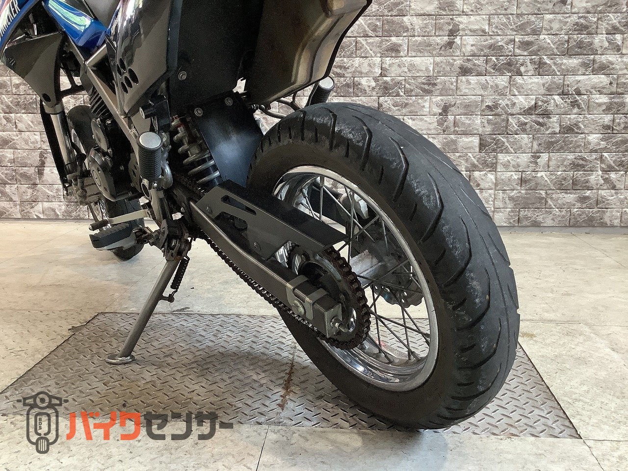 カワサキ D-トラッカー125 前後タイヤ新品 インジェクション USB電源