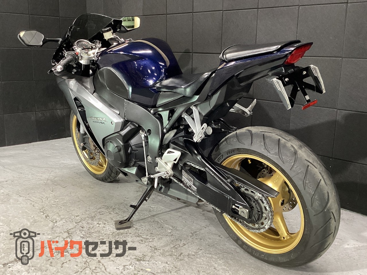 ホンダ CBR1000RR 乗出し整備済・車検残(R9年8月迄)・レオヴィンチ製