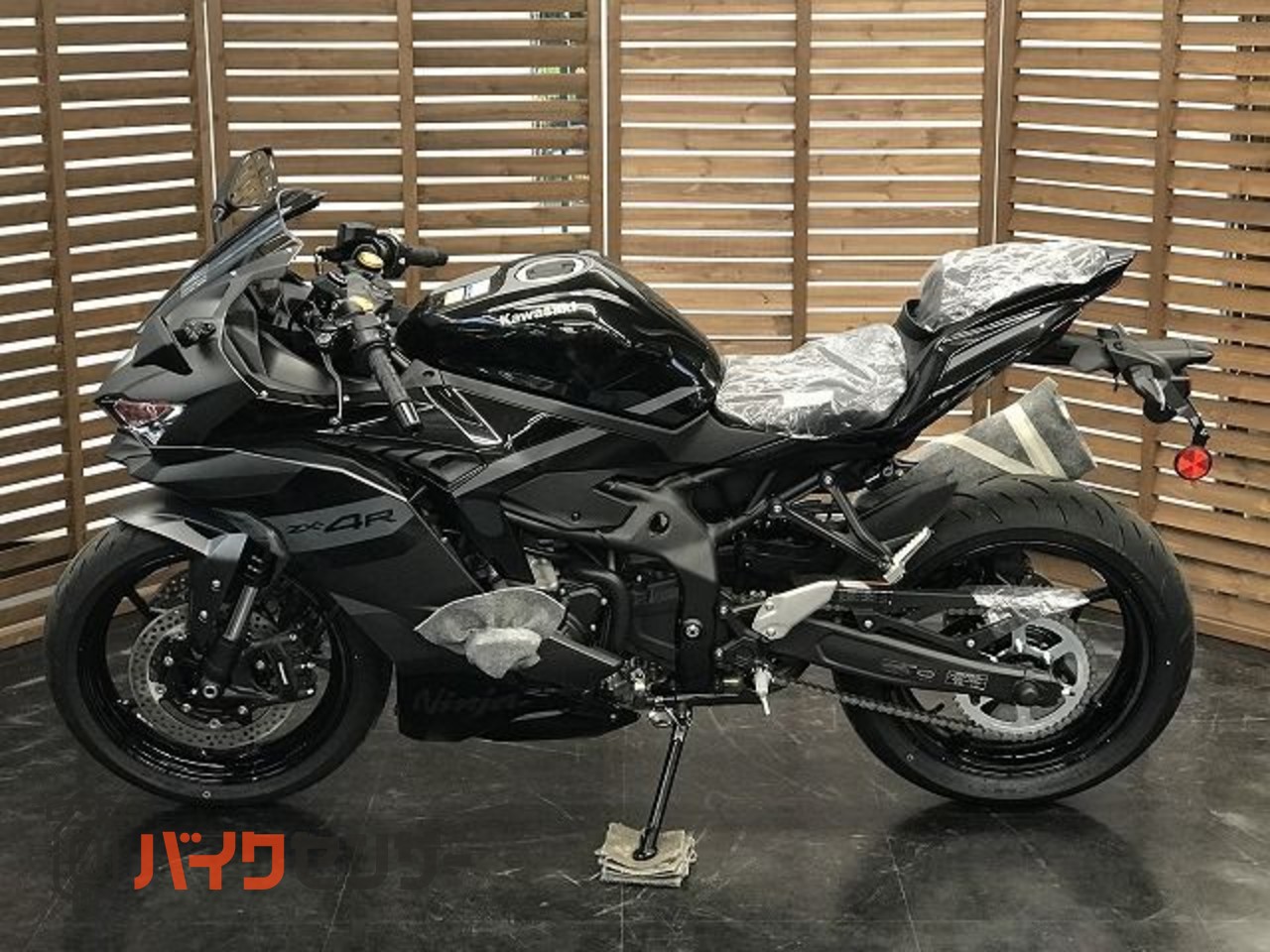 めぐ カワサキ ZX-4R [SE] 2027年モデル・メタリックマットグラフェン