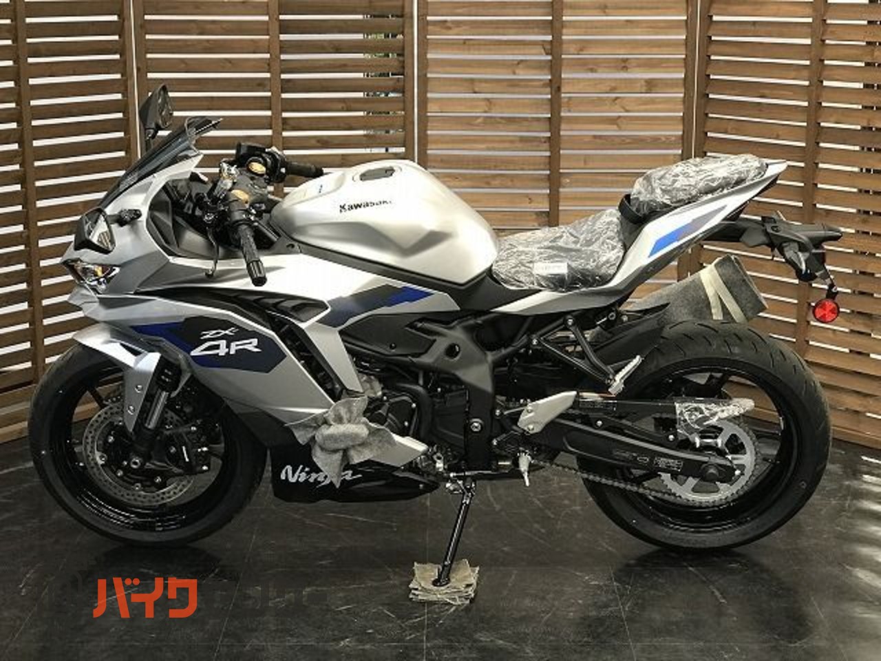 カワサキ ZX-4R [SE] 2027年モデル・ギャラクシーシルバー B687386