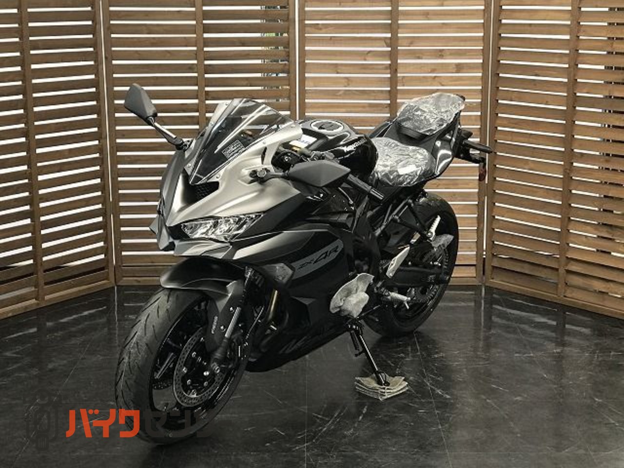 くろせ。ページ カワサキ ZX-4R [SE] 2027年モデル・メタリックマットグラフェン