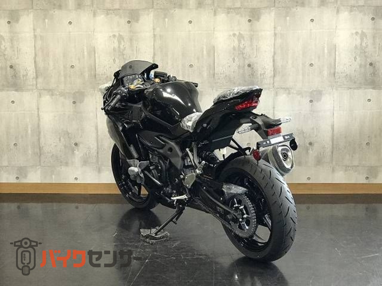 カワサキ Ninja ZX-25R SE 2027年モデル メタリックスパークルブラック