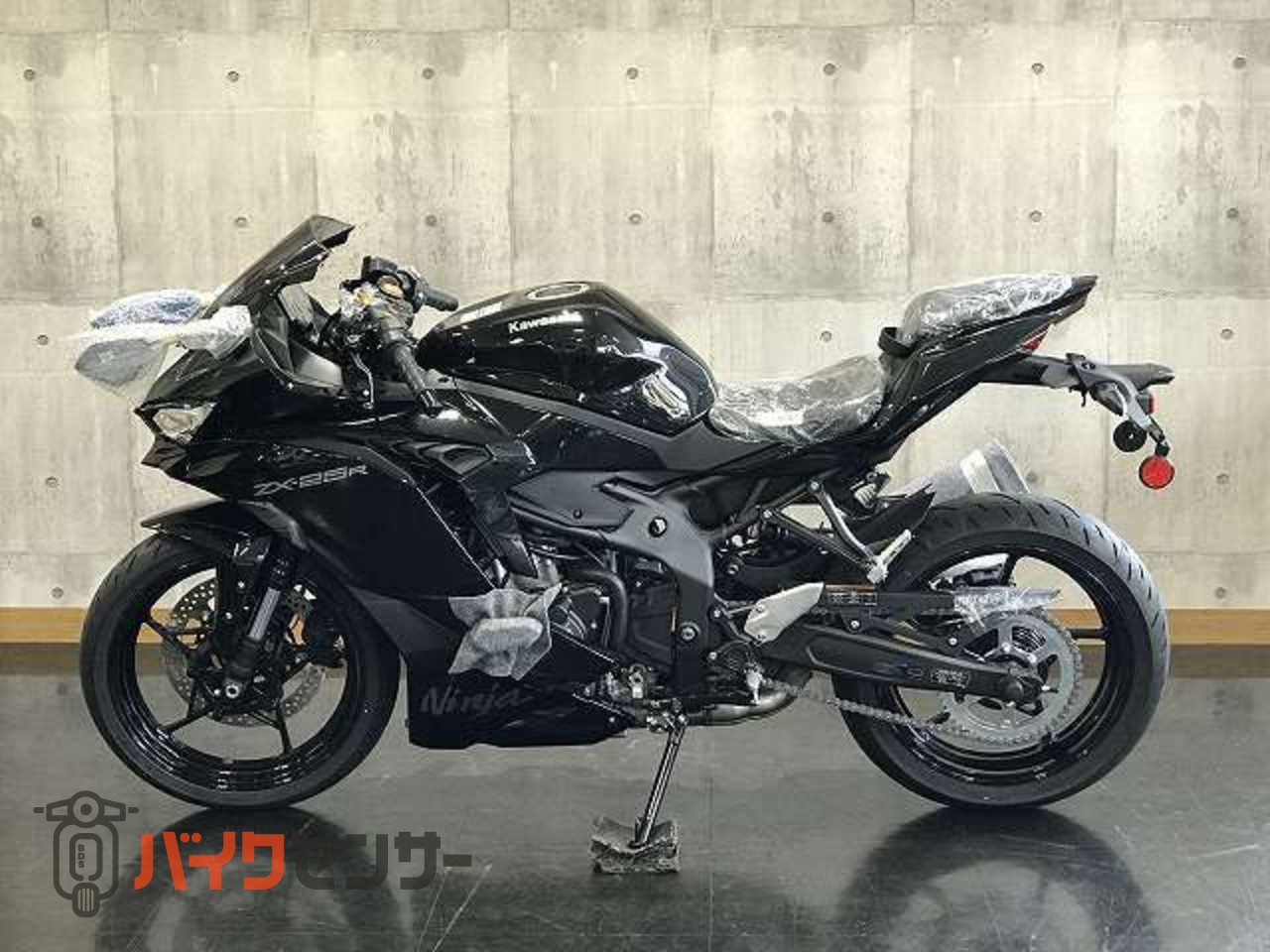 カワサキ Ninja ZX-25R SE 2027年モデル メタリックスパークルブラック