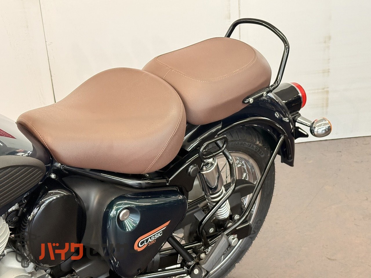 ロイヤルエンフィールド クラシック350 メーターバイザー エンジン