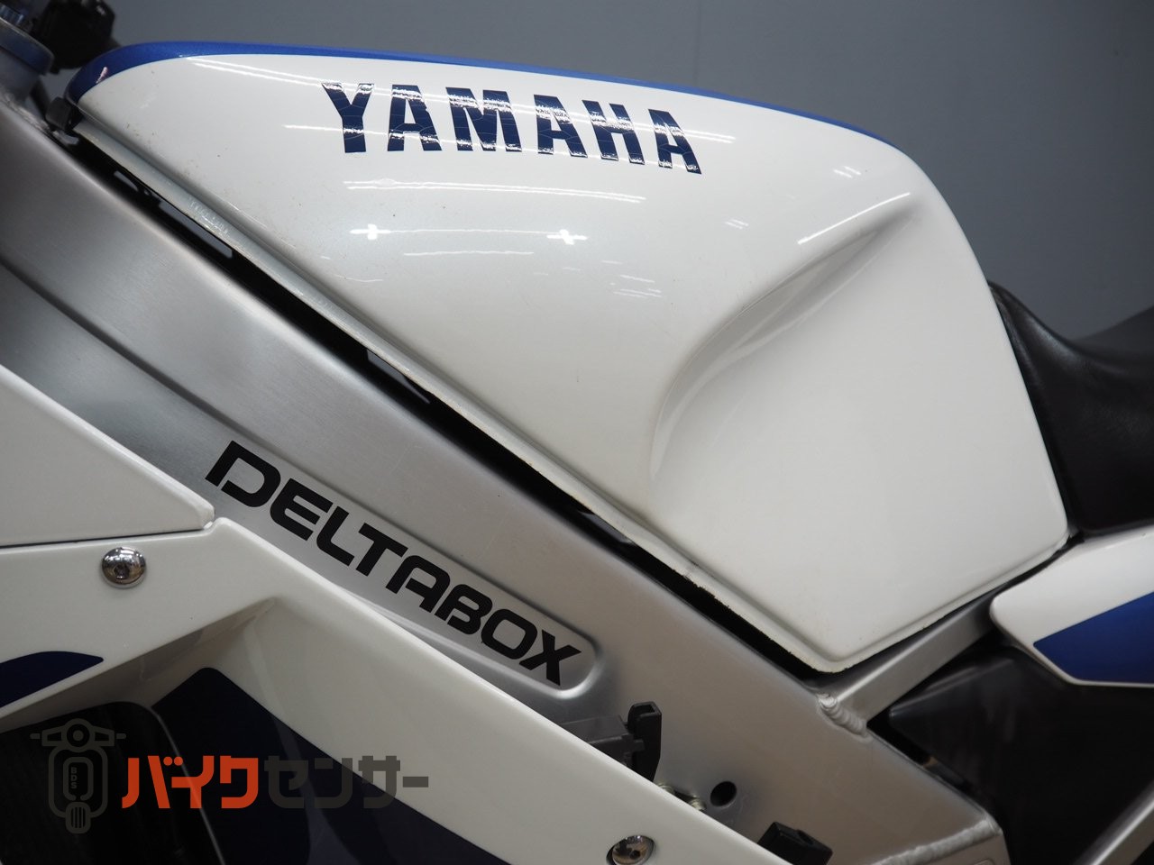 ヤマハ TZR250 2XT 藤原カラー SSイシイマジックファイヤー・シングル