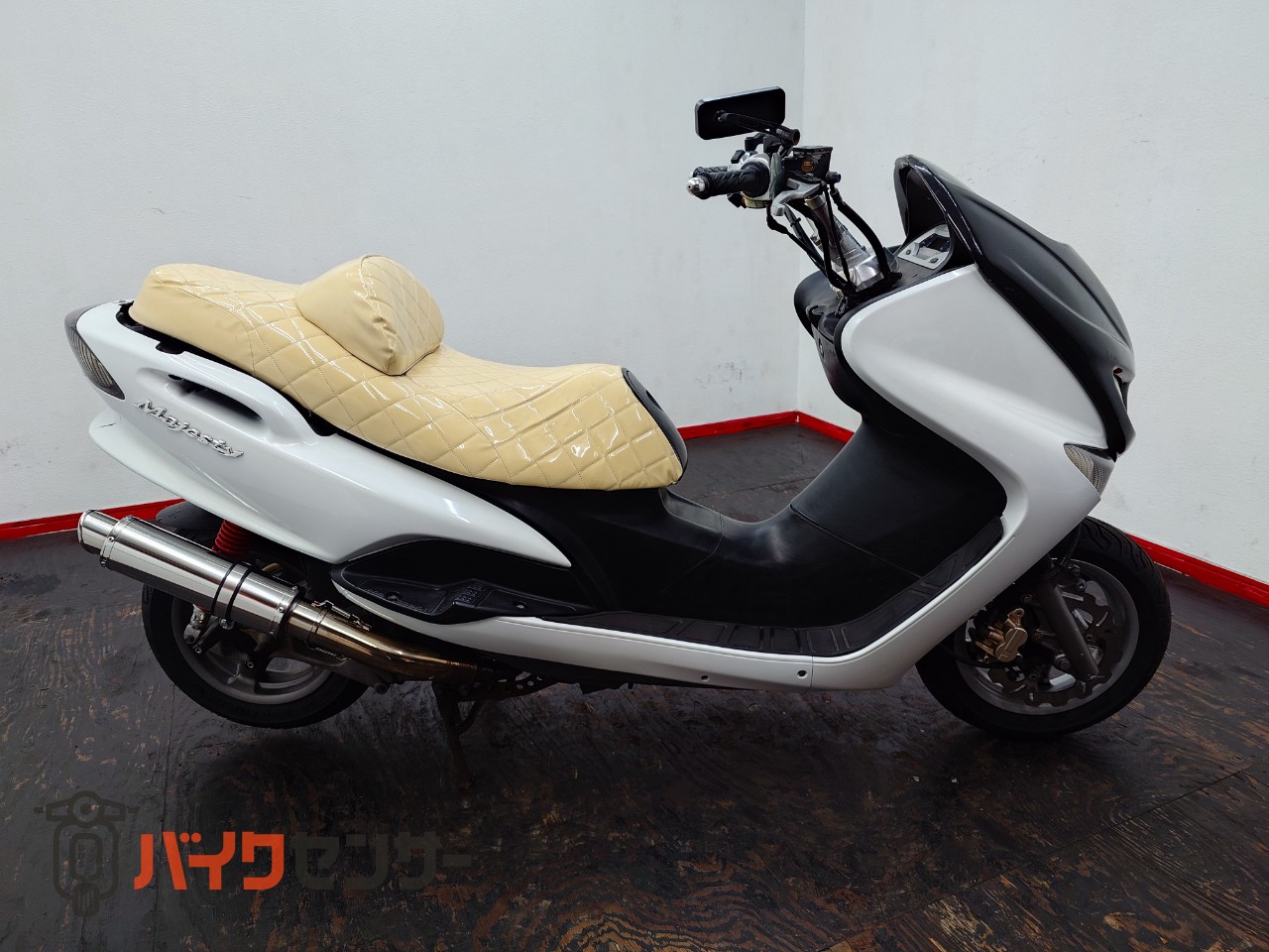 ヤマハ マジェスティ125 Fi 社外マフラー エナメルシート