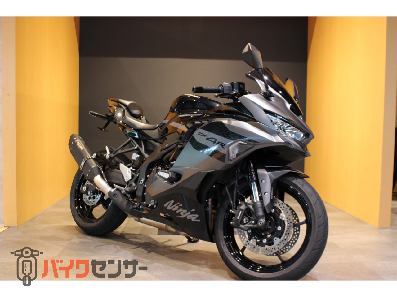 カワサキ Ninja ZX-4R SE ワンオーナー IKAZUCHI S/Oマフラ－ B691880