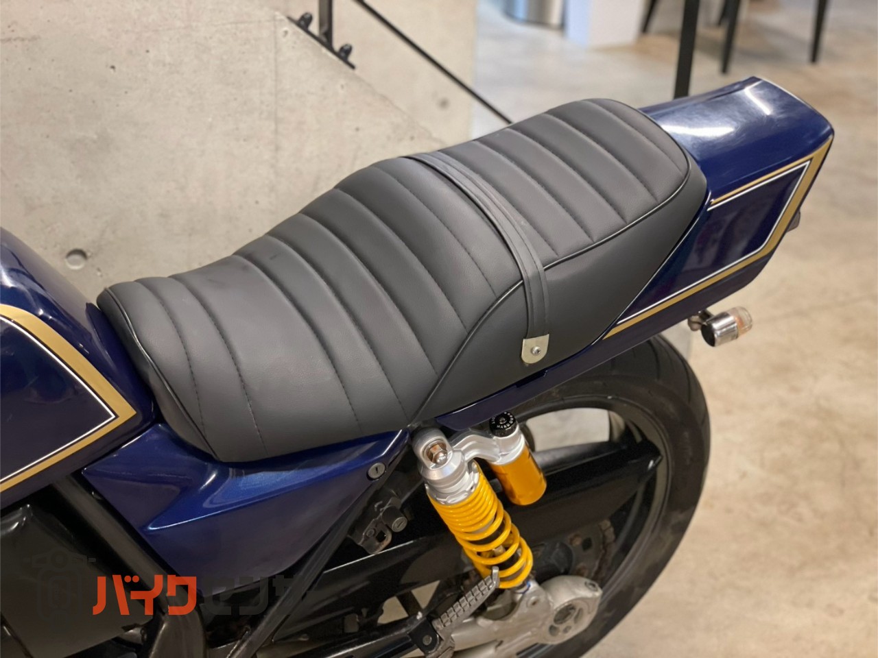カワサキ ZRX400 MK2カラー ショート管 タックロールシート