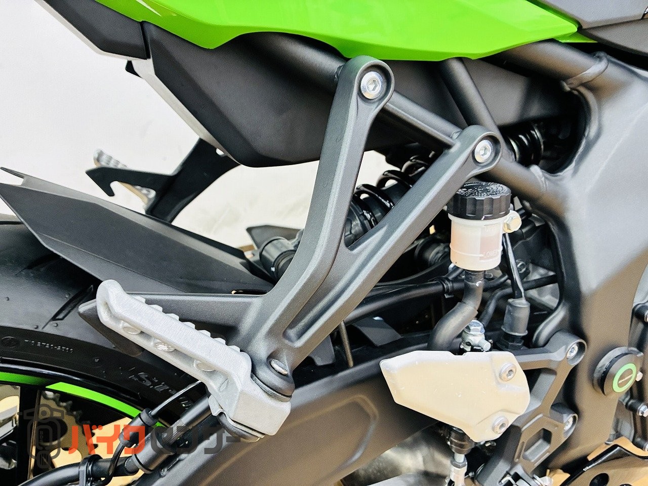 カワサキ Ninja ZX-25R SE ☆フェンダーレス・マルチバー装備