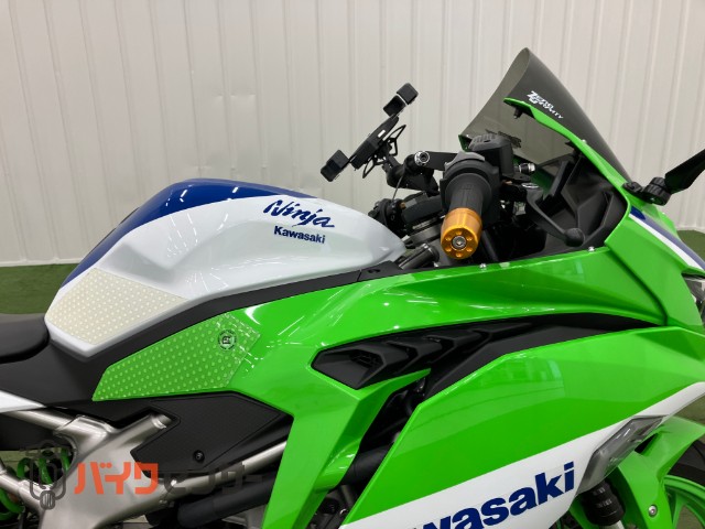 NINJA ZX-4RR Anniversary Edition グリップ