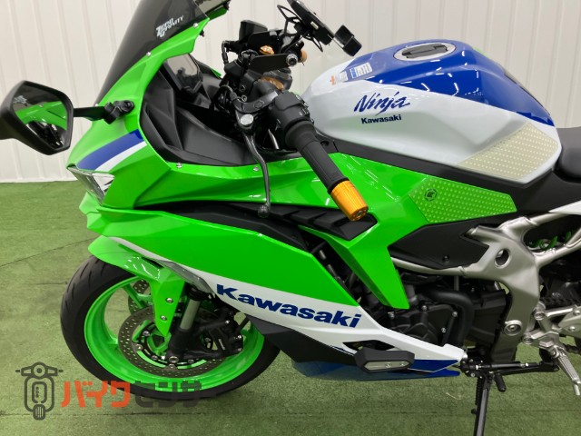 4点 NINJA ZX-4RR Anniversary Edition グリップ