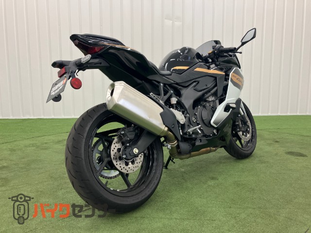 Ninja ZX-4R SE 純正マフラー クイックシフター フレームスライダー