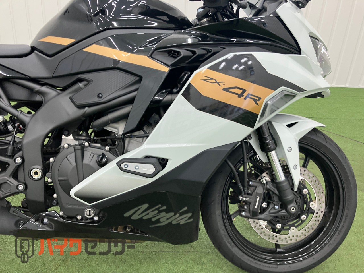 カワサキ Ninja ZX-4R SE 純正マフラー クイックシフター フレーム