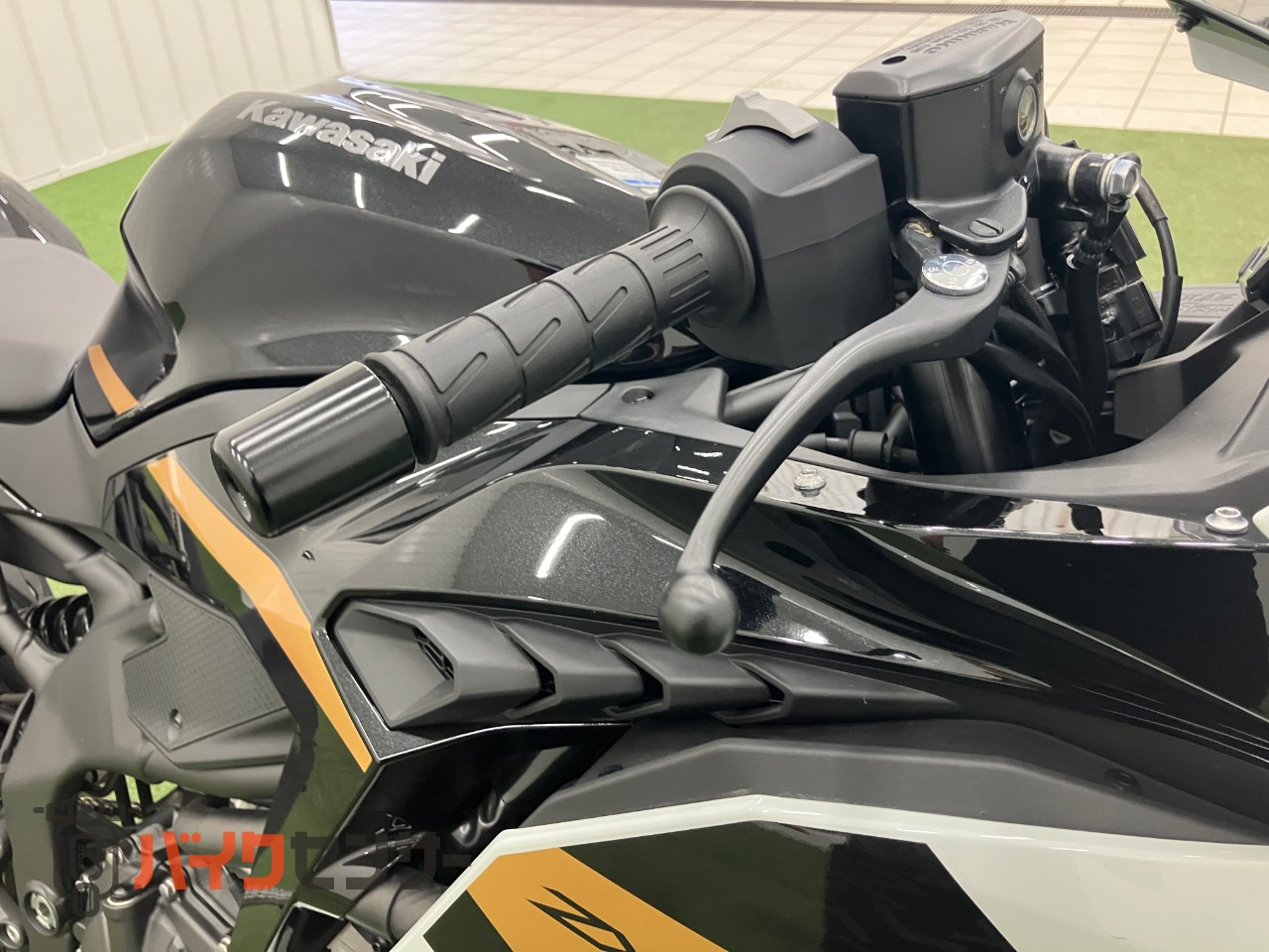 カワサキ Ninja ZX-4R SE 純正マフラー クイックシフター フレーム