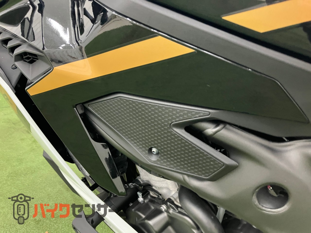 カワサキ Ninja ZX-4R SE 純正マフラー クイックシフター フレーム