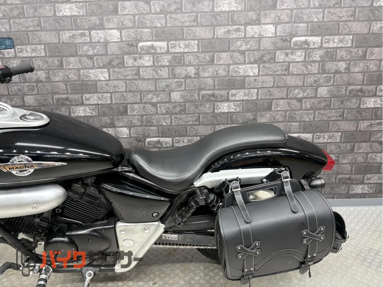 ホンダ マグナ250 社外マフラー カスタムハンドル シート サイドバック
