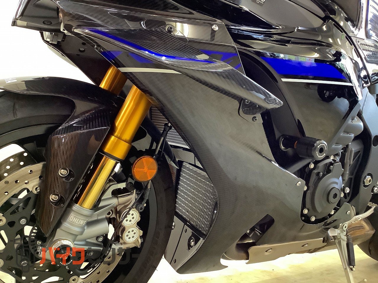 ま出品 ヤマハ YZF-R1M【マルチバー・USB・エンジンスライダー装備】 B695003
