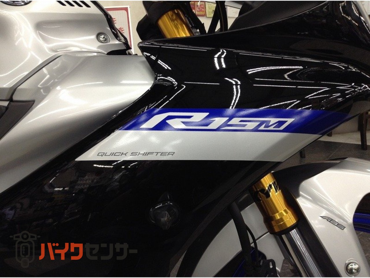 ヤマハ YZF-R15M【エンジンスライダー・クイックシフター標準