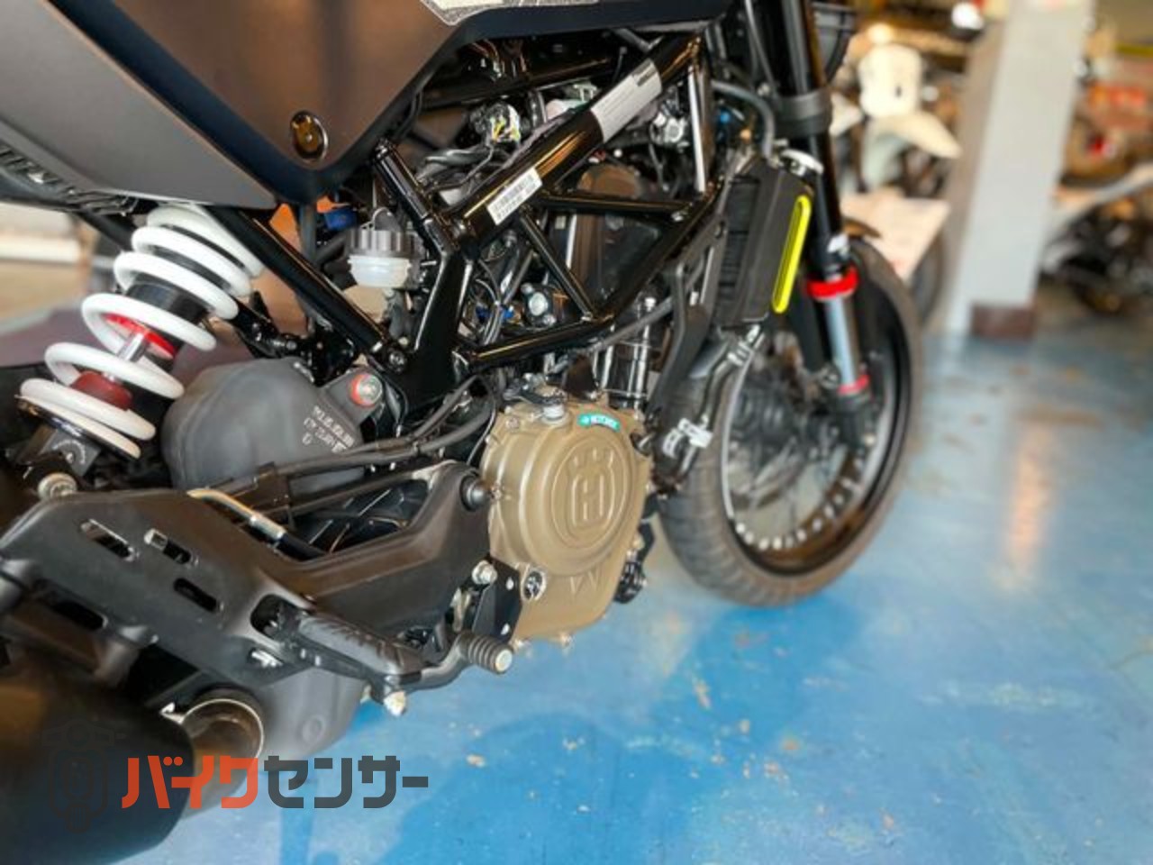 beページ ハスクバーナ SVARTPILEN 401 前期モデル最終型 クイックシフター標準