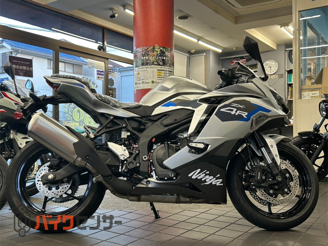 カワサキ Ninja ZX-4R SE 2027年モデル ギャラクシーシルバー クイック