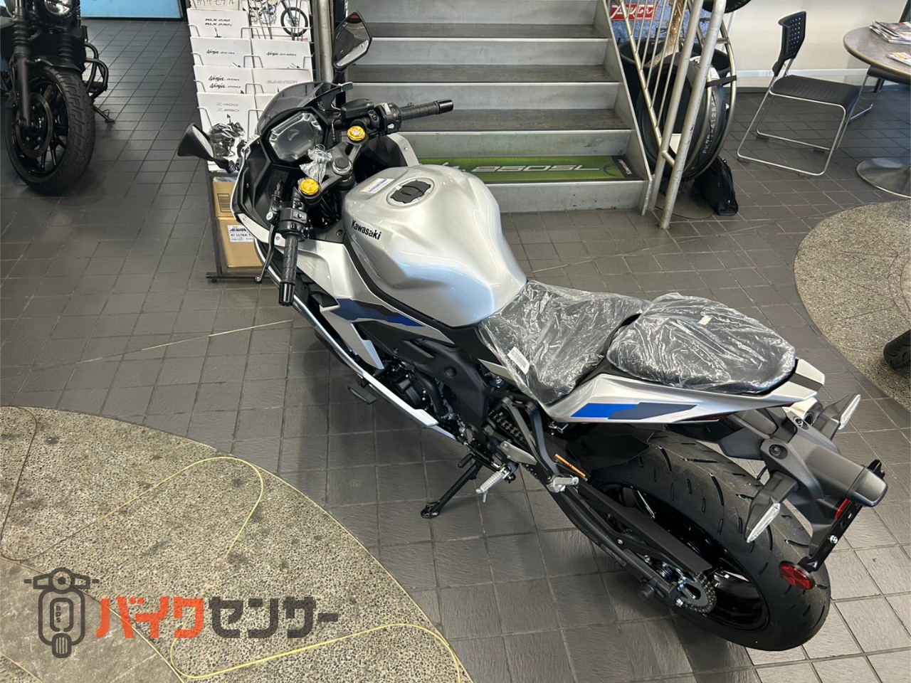 カワサキ Ninja ZX-4R SE 2027年モデル ギャラクシーシルバー クイック