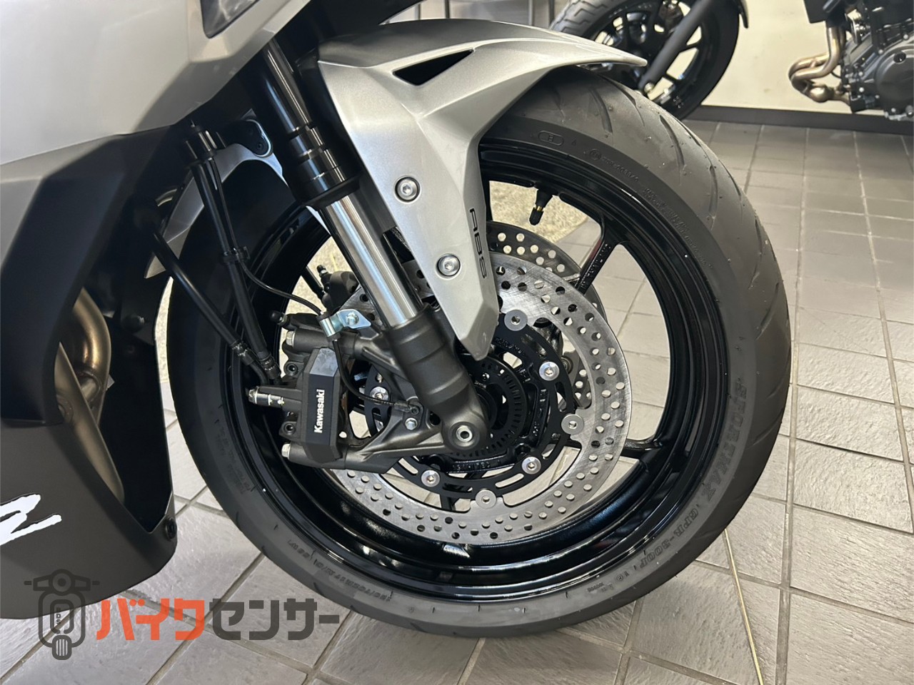 カワサキ Ninja ZX-4R SE 2027年モデル ギャラクシーシルバー クイック