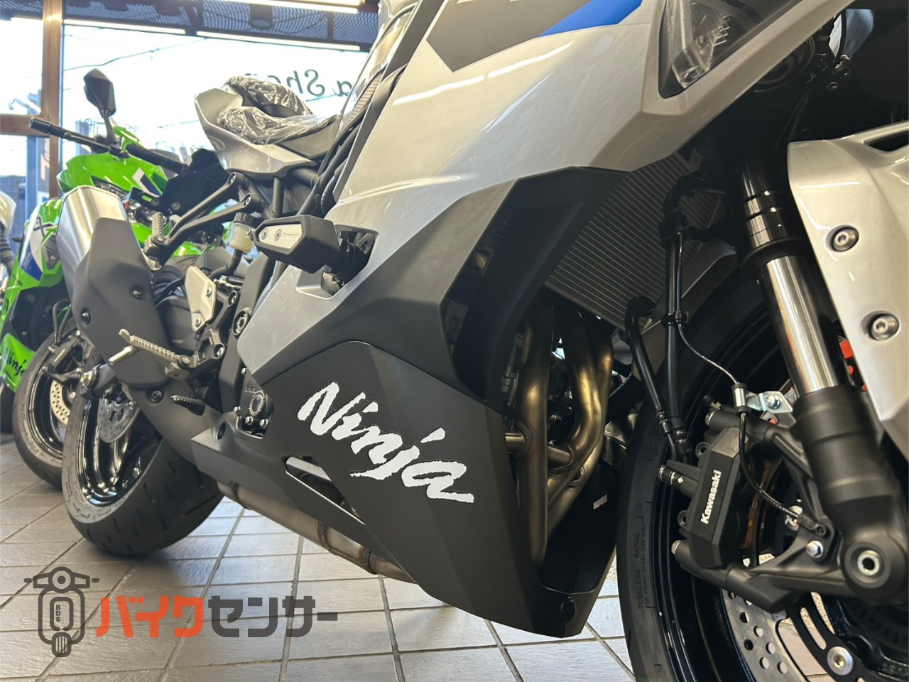カワサキ Ninja ZX-4R SE 2027年モデル ギャラクシーシルバー クイック