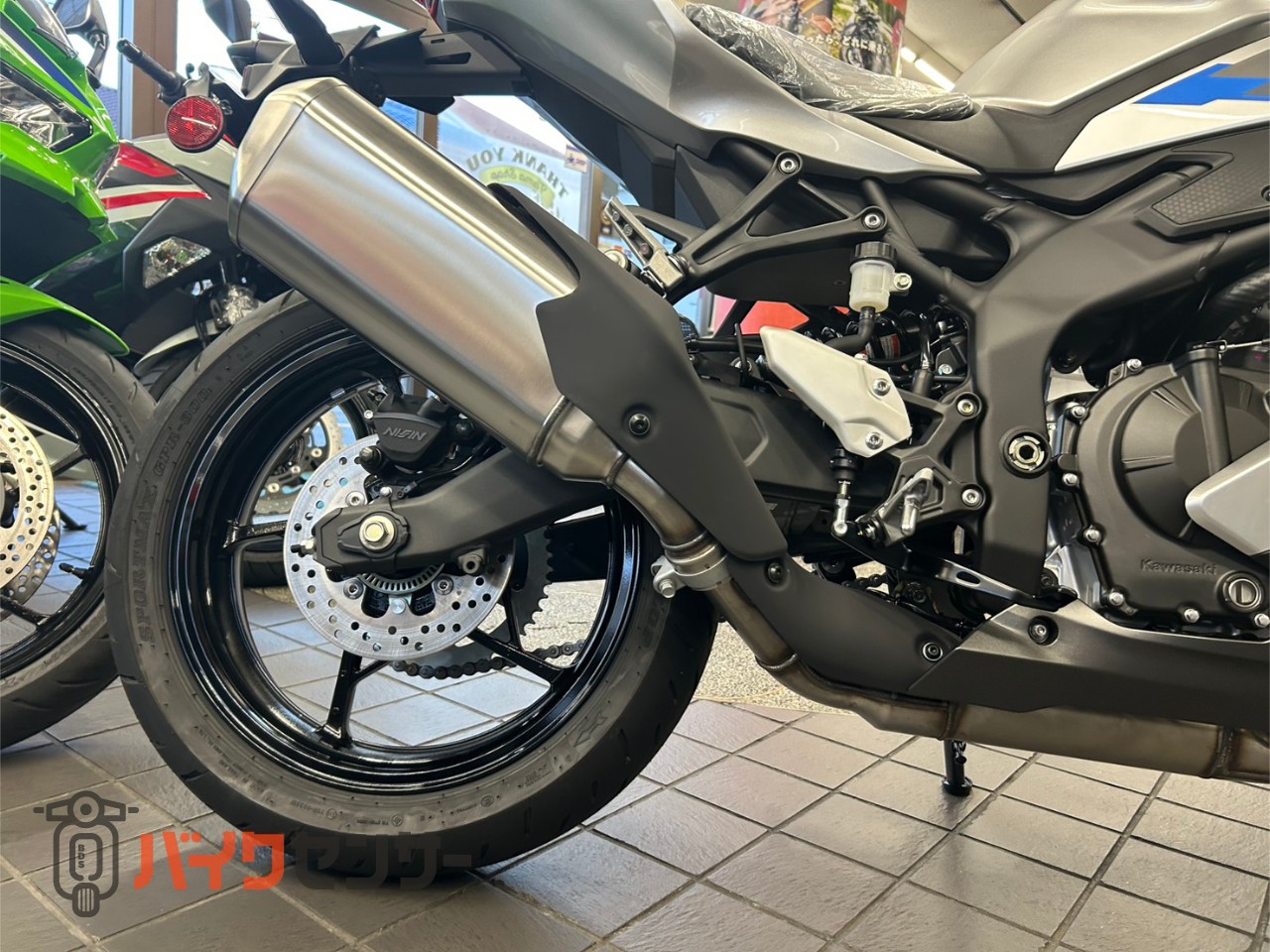 カワサキ Ninja ZX-4R SE 2027年モデル ギャラクシーシルバー クイック